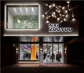 服裝展示柜選哪種材質(zhì)好