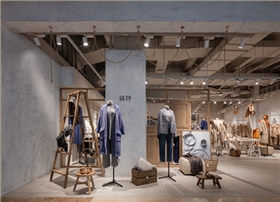 一般定制服裝專賣店展柜價(jià)格貴不貴呢