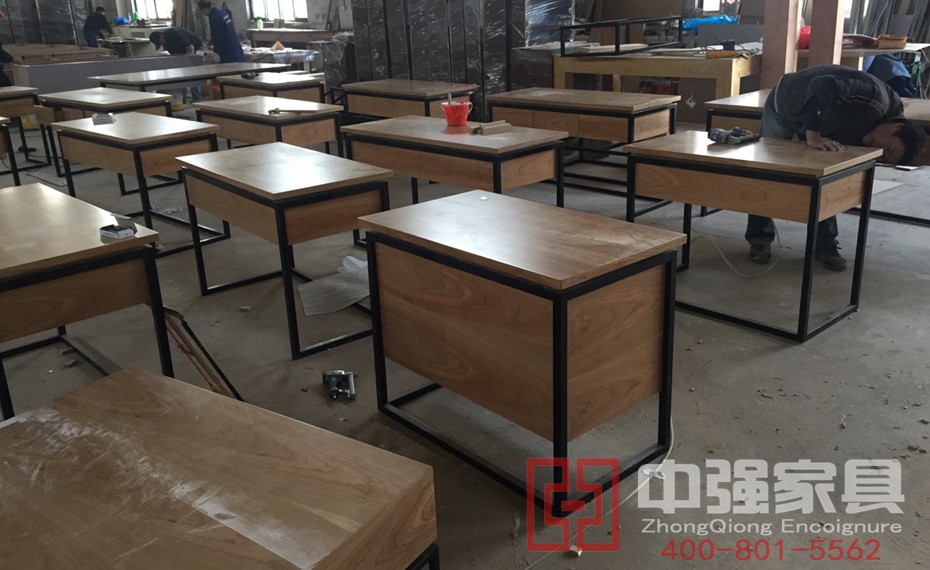 展柜制作現(xiàn)場