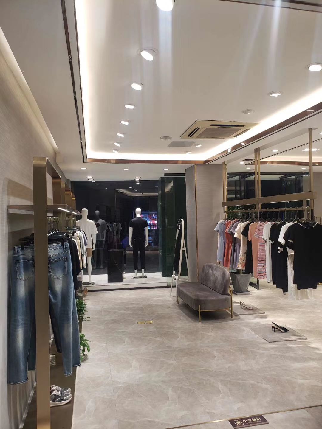 宣城服裝店展柜定制業(yè)務(wù)，哪個(gè)公司可以提供