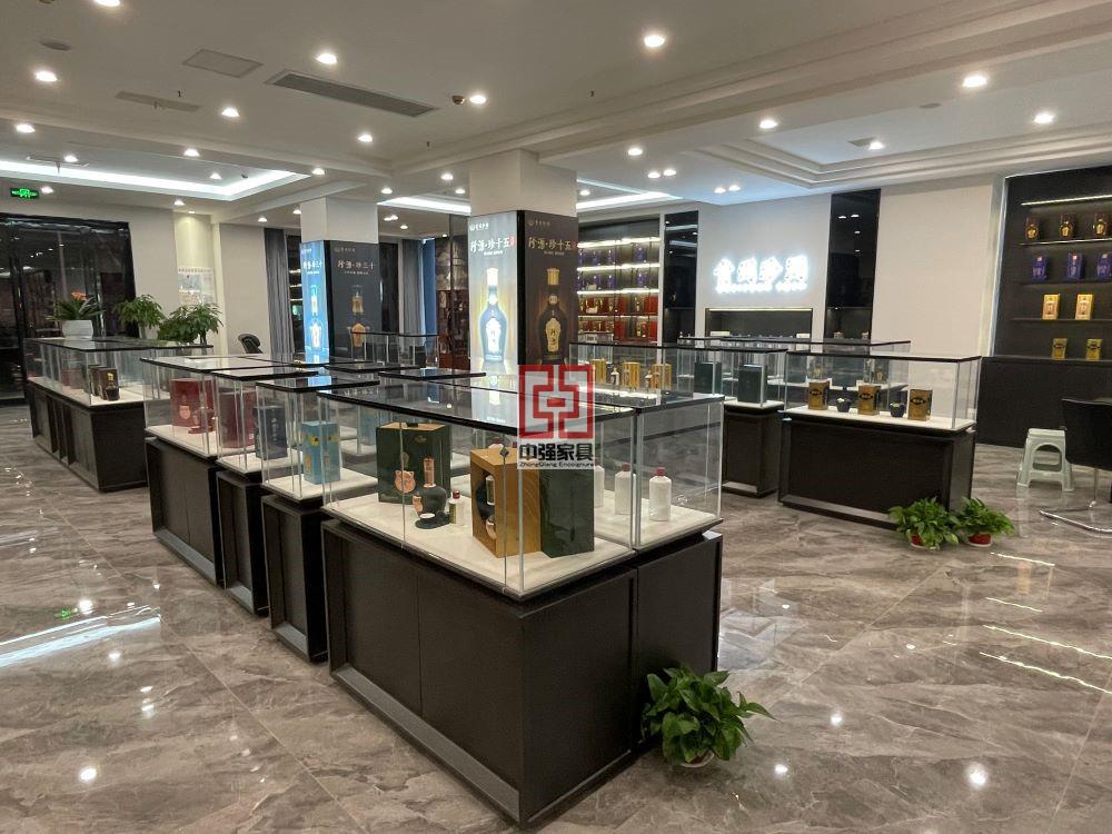 精雕細(xì)琢，尊貴呈現(xiàn)——江蘇中強(qiáng)煙酒展柜，定制您的高端品位之旅-中強(qiáng)展柜廠