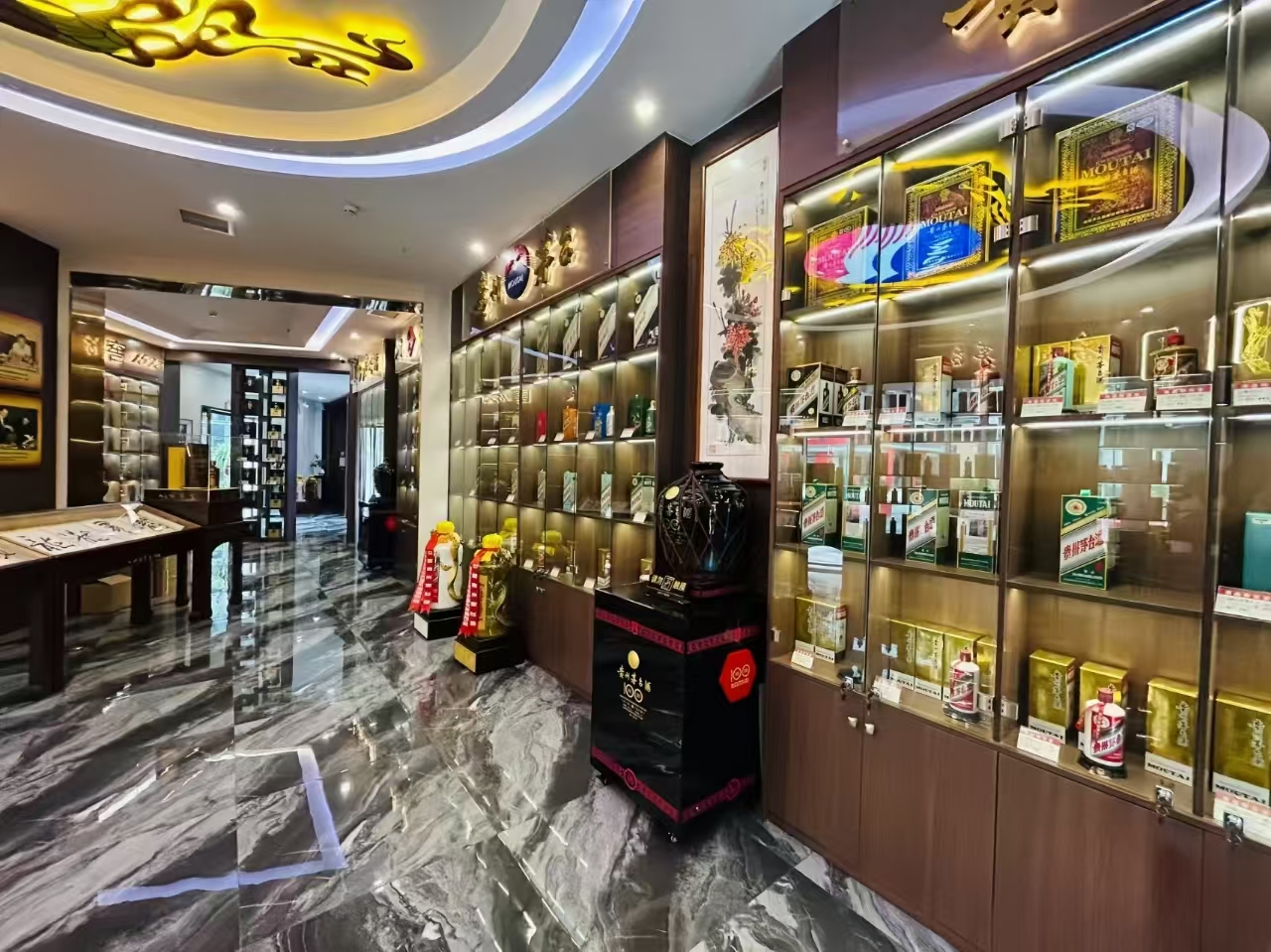 南京煙酒展柜柜臺(tái)設(shè)計(jì)定制-中強(qiáng)展柜廠(chǎng)