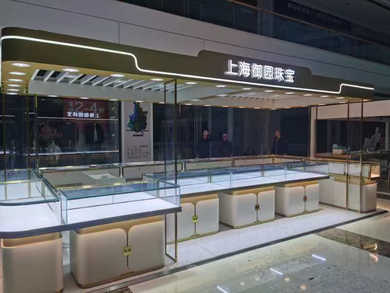 珠寶展柜定制中強(qiáng)展柜專制
