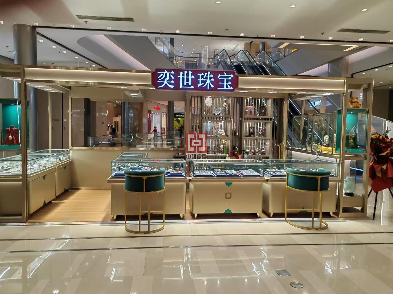 高檔珠寶首飾店鋪，商場(chǎng)多經(jīng)點(diǎn)位展柜定制，南京中強(qiáng)展柜廠(chǎng)